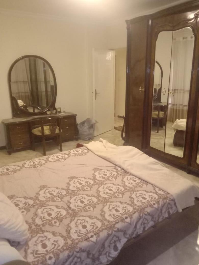 Modern Minutes From Airport Kairo