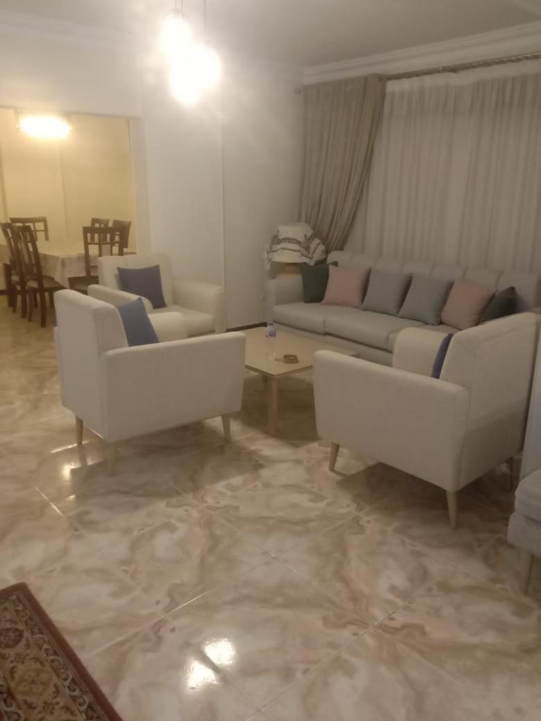 Apartment Modern Minutes From Airport